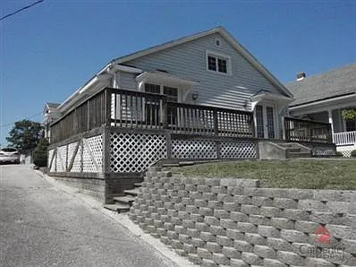 209 Lincoln Ave photo 1