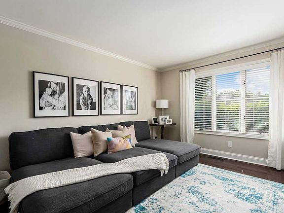 3rd image of 50 Thornbury Ln