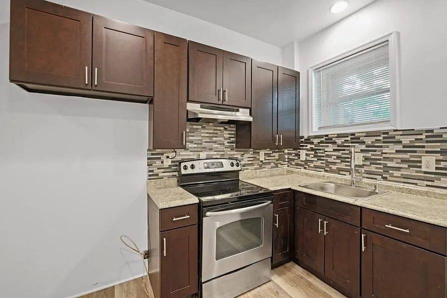 4 bed, 1060 sqft, $1,600 — Photo 4