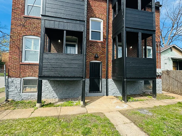Oriole Ave — Photo 10