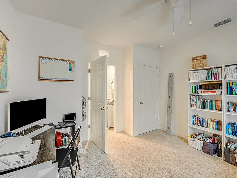1075 Trinity St — Photo 21
