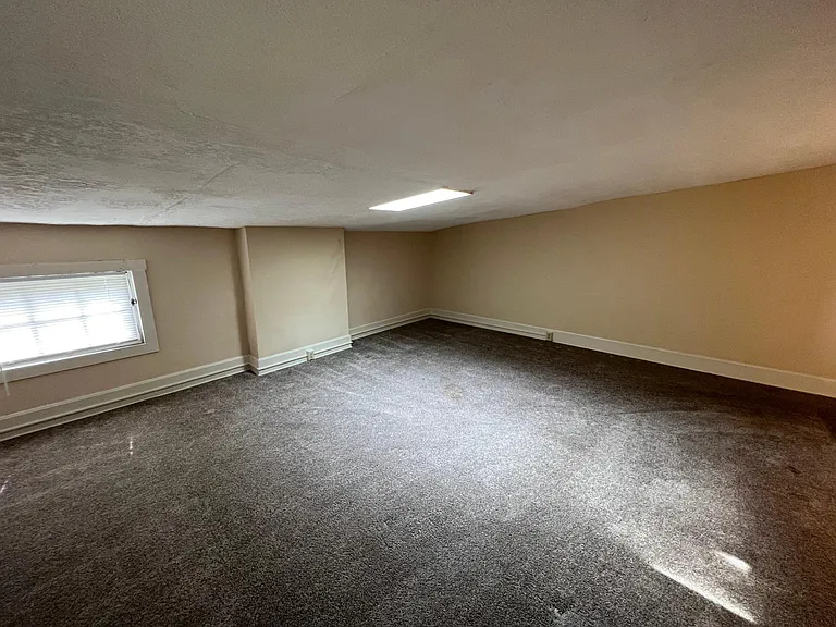 2210 Victor St #3 — Photo 9