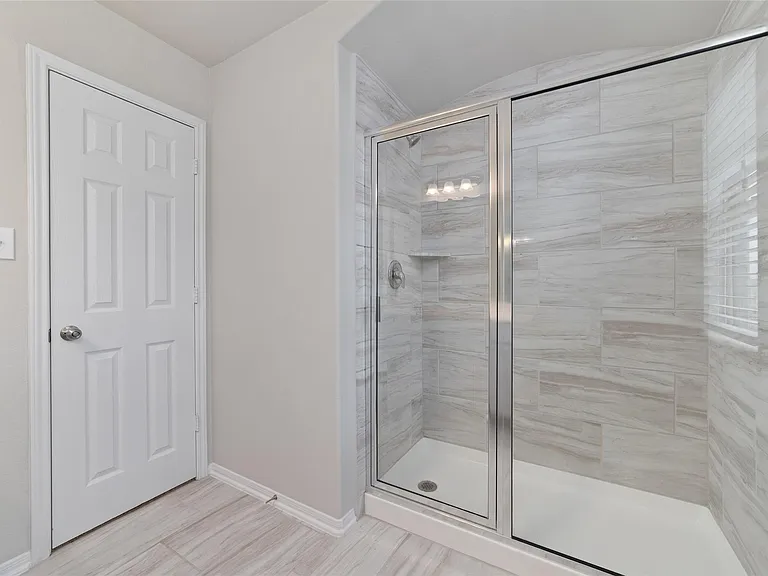18511 Grand Spanish Oak Ct — Photo 27