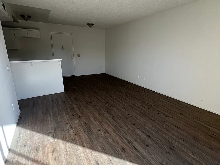 Lennox Lanai Apartments — Photo 28
