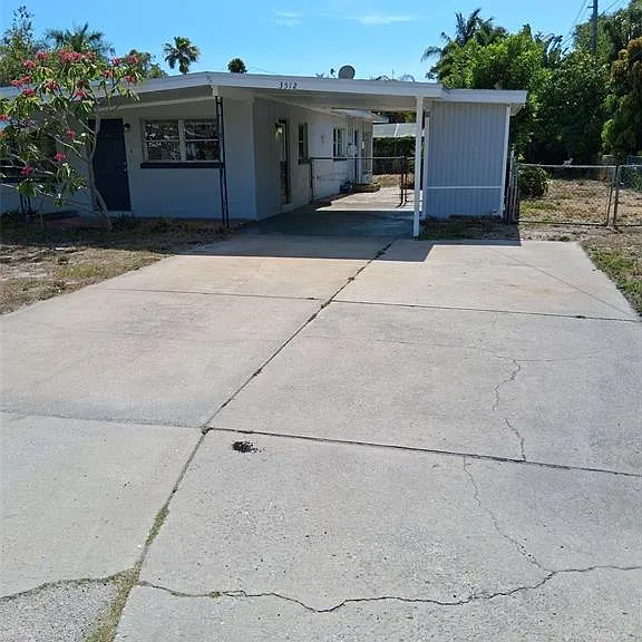 3512 32nd St W — Photo 1