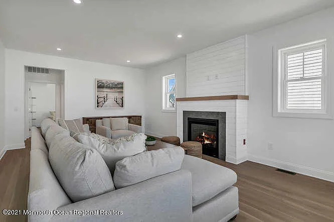 916 Ocean Ave #WEEKLY PRICE — Photo 7