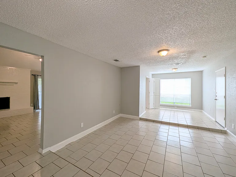 7317 Misty Meadow Dr S — Photo 3