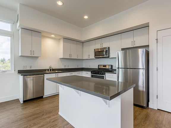 4th image of 715 W Hamilton Ave APT 200