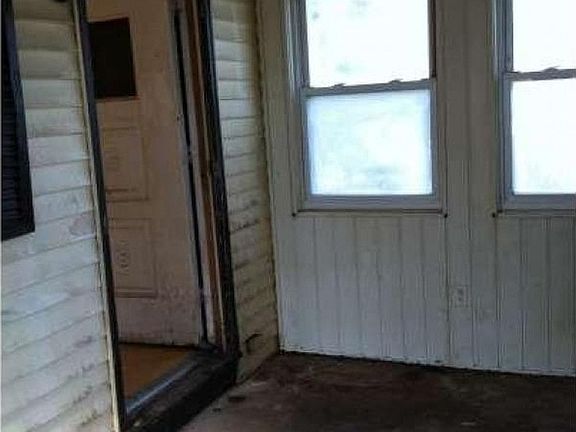 3rd image of 1403 Osborne Dr