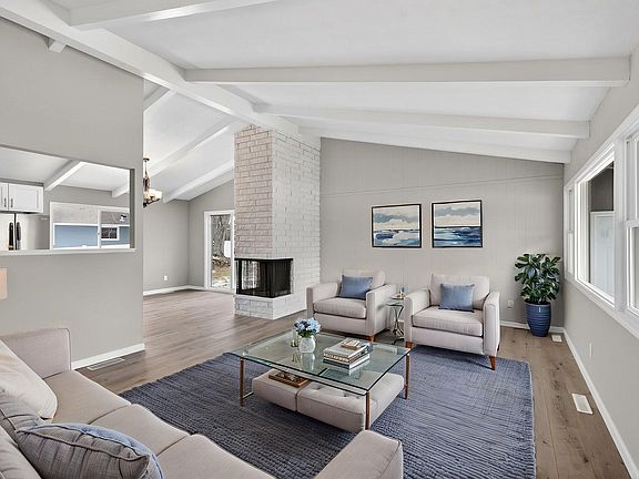 4th image of 2702 Erin Ln NE