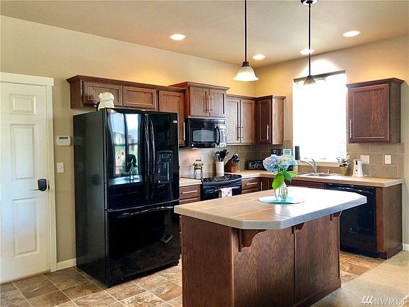 3rd image of 3202 Highlands Blvd