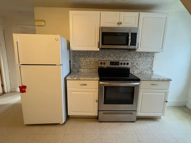 107 Bloomfield St #3 — Photo 1