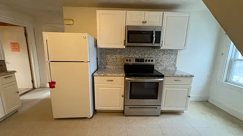 107 Bloomfield St #3 Photo 1