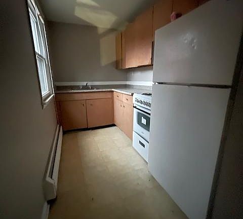 3rd image of 66 Orchard St APT 4