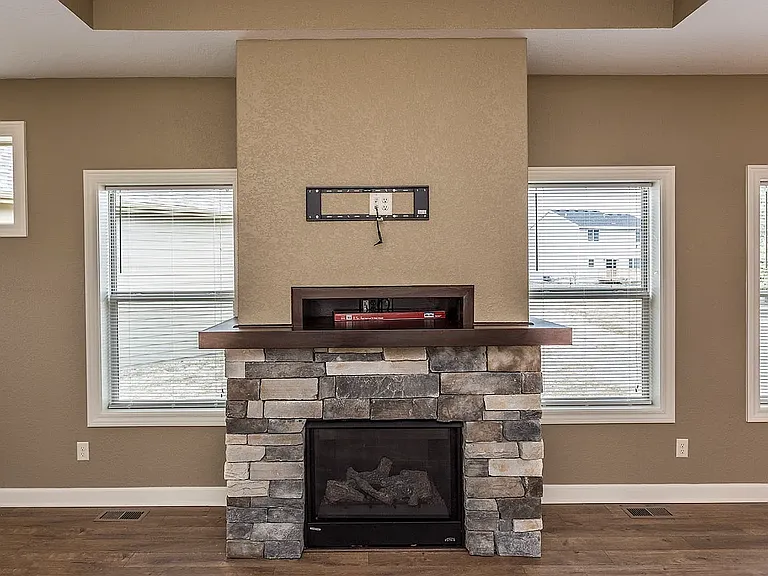 1647 Glade Dr SW — Photo 2