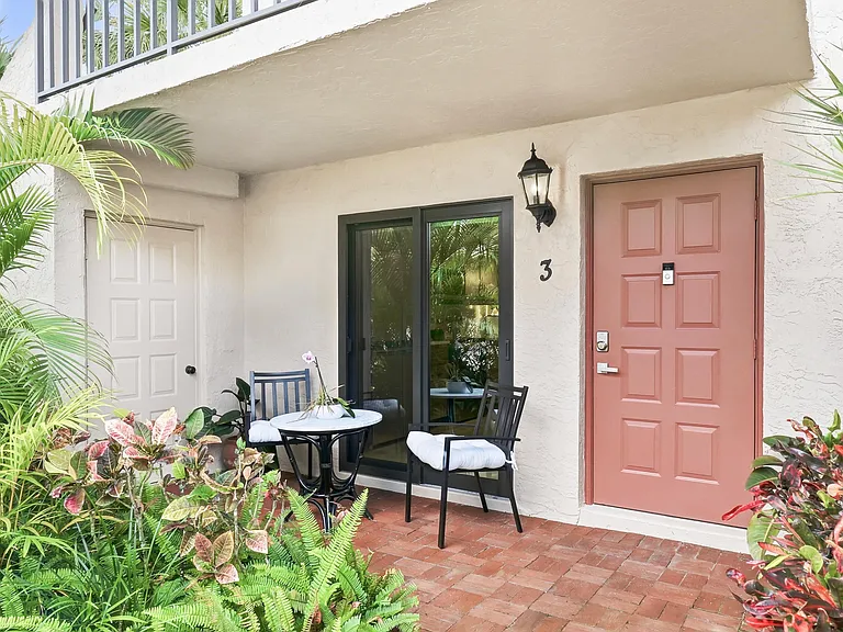 3219 Horse Carriage Way #3 — Photo 2