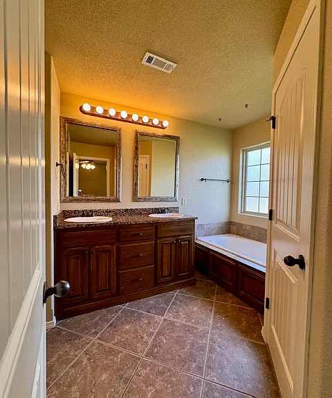 800 Venice St — Photo 15