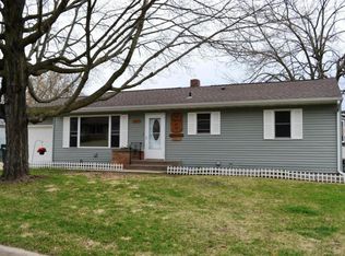 664 Sunset Dr, Saint Charles, MN 55972