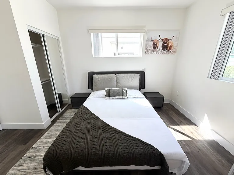 2233 S Longwood Ave #2 — Photo 3