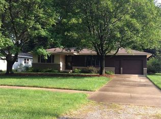 313 Robbins Rd, Grand Haven, MI 49417