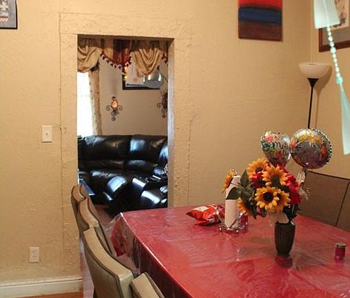 3rd image of 837 E Davis Ave
