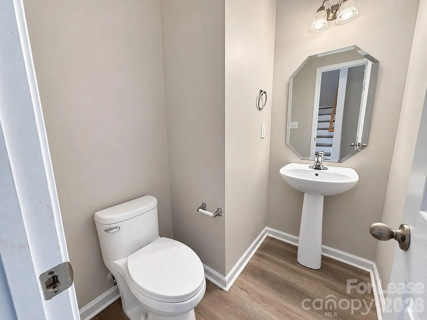 3 bed, 4.0 bath, 2180 sqft, $2,100 — Photo 3