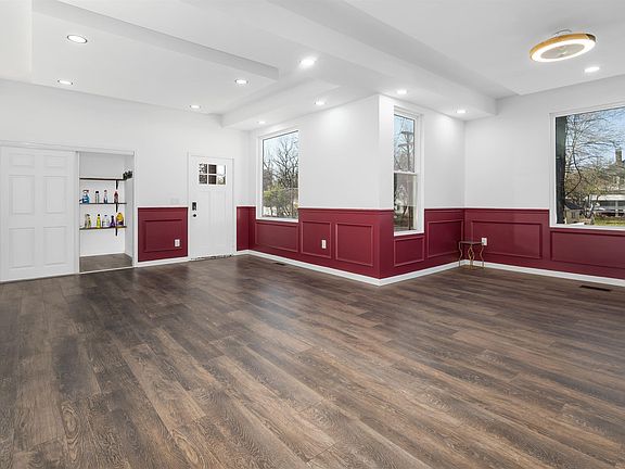 2nd image of 903 S Grand Ave