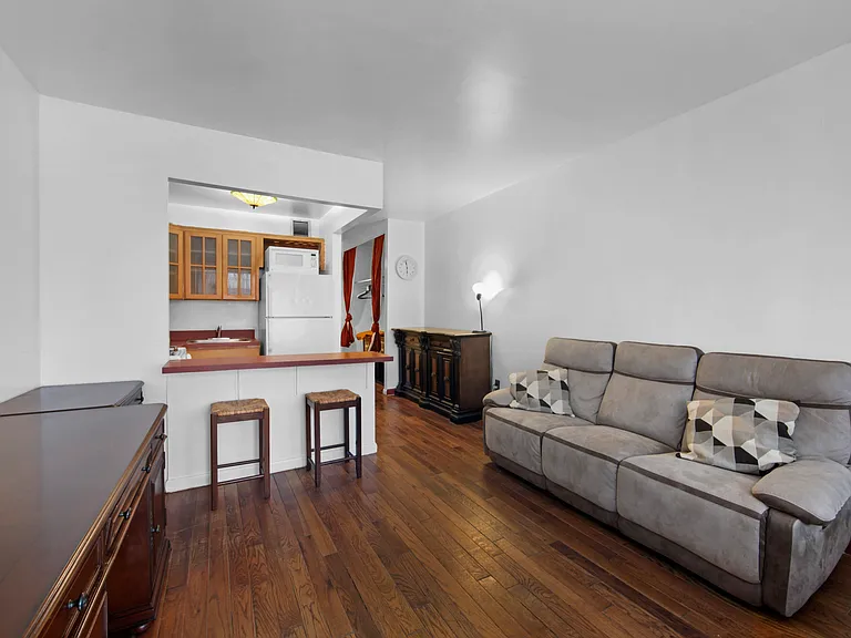 61 Lexington Ave #2C — Photo 6