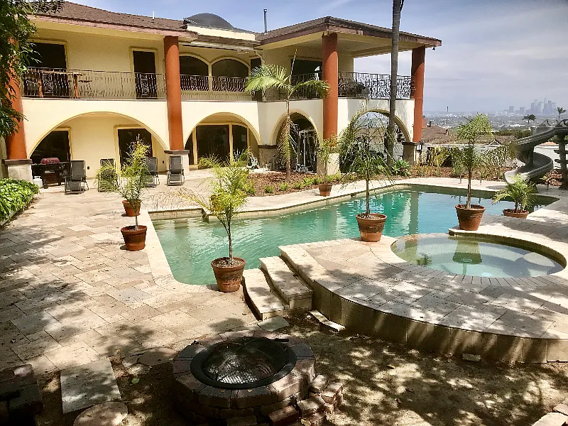 1 Private Bedroom & Bathroom In Gorgeous Mansion In Hills, Gym, Yard-Pool, View, Free Parking — Photo 1