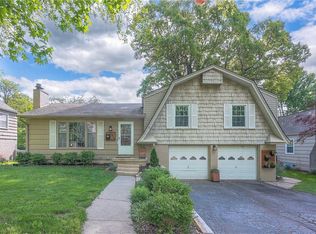 7813 Aberdeen St, Prairie Village, KS 66208