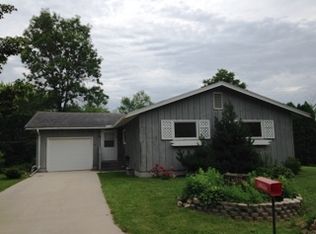 313 W Melby Dr, Mabel, MN 55954