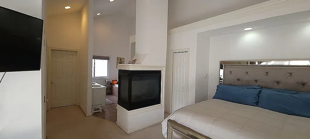 3 bed, 2.5 bath, 1968 sqft, $4,000 — Photo 2