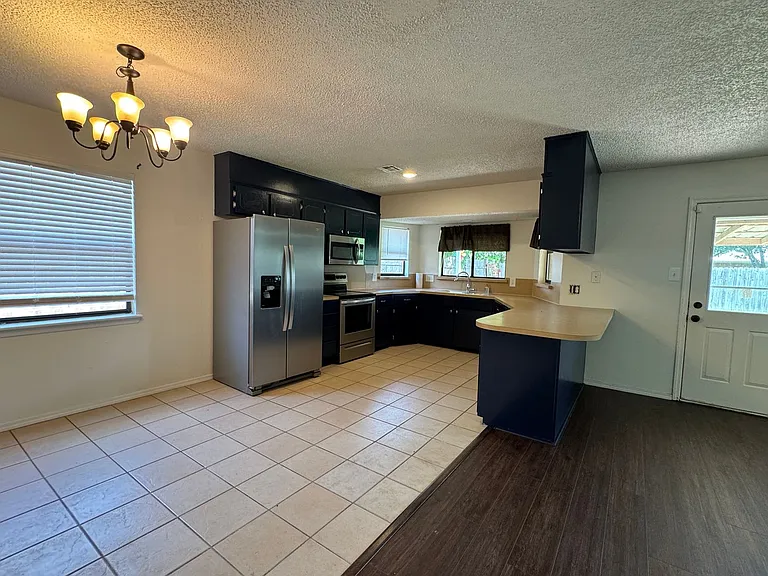 4718 SE 47th St — Photo 3