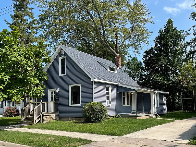 1815 Grant Pl — Photo 2