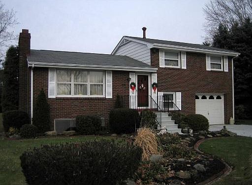 1st image of 203 Greenwood Dr