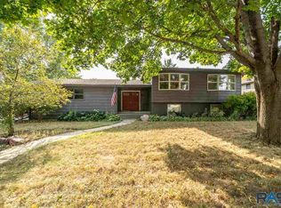 1405 E Ponderosa Dr, Sioux Falls, SD 57103