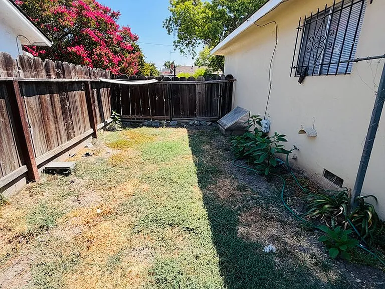 203 W Benjamin Holt Dr — Photo 16