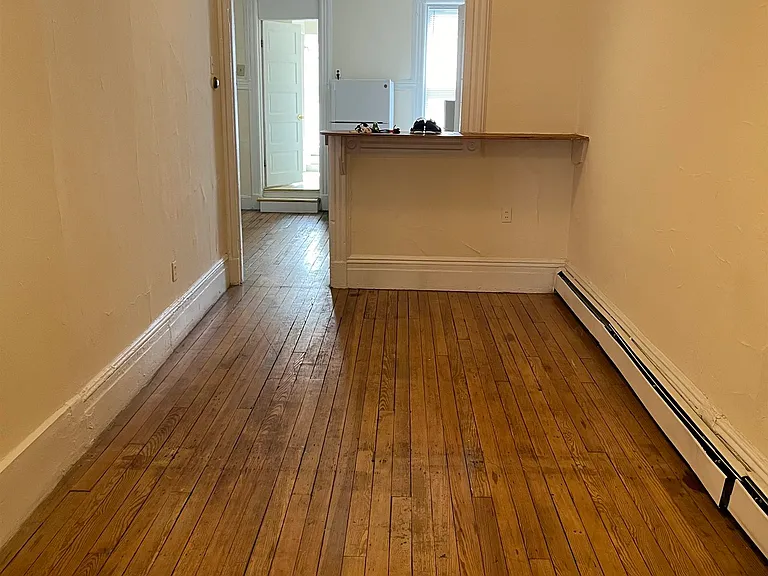925 Park Ave #2R — Photo 2