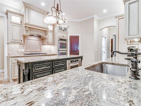 4th image of 3116 White Cedar Dr
