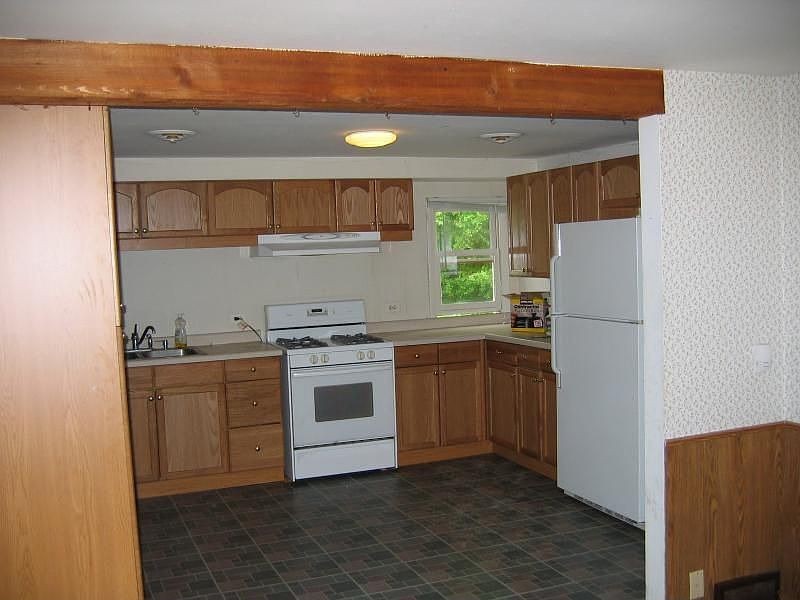 2nd image of 517 Waukegan Rd