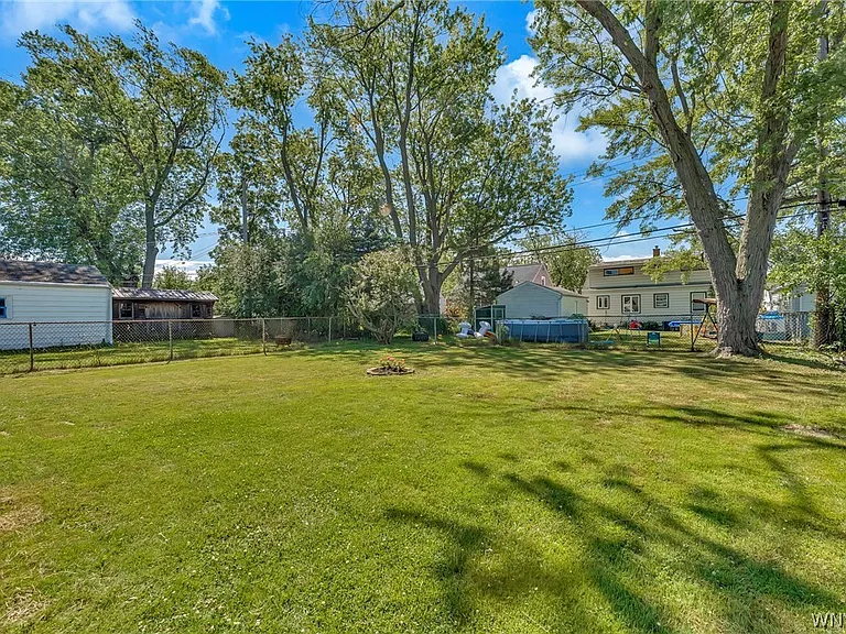 206 Wrexham Ct N — Photo 48