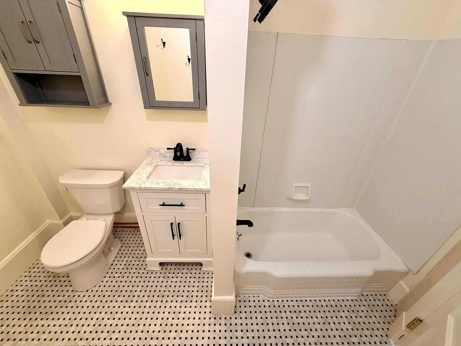 4 bed, 954 sqft, $3,550 — Photo 2