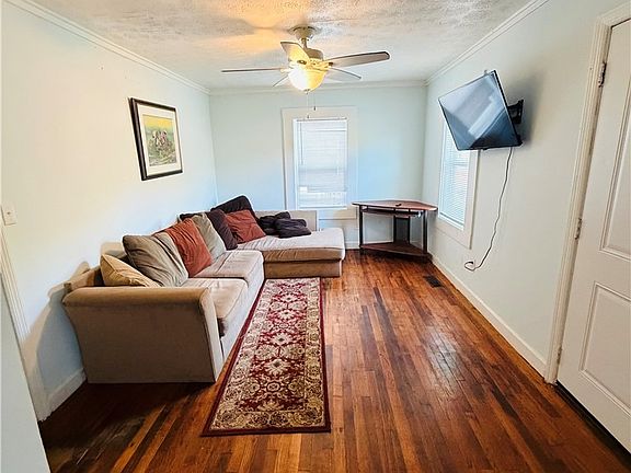 3rd image of 411 Benning St