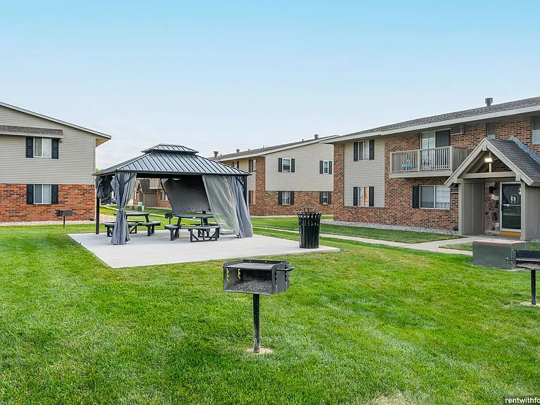 EVERGREEN PLACE — Photo 14