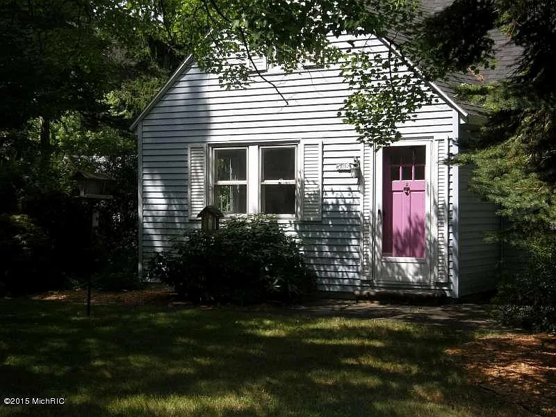 548 Randall Rd photo 1