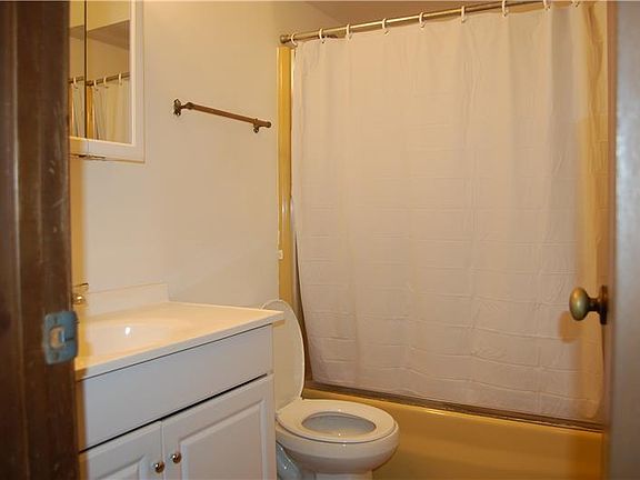 2nd image of 230 Hallock Ave APT 33