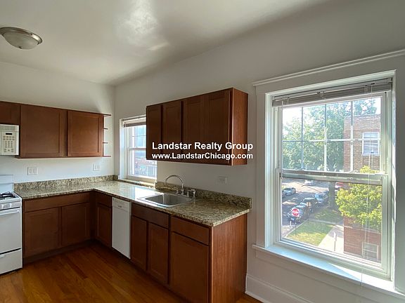 3rd image of 2312 W Wilson Ave #1