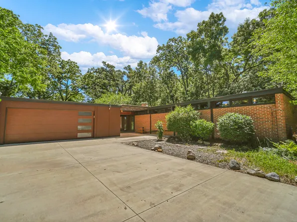 12N085 Wildmere Dr, Elgin, IL 60123