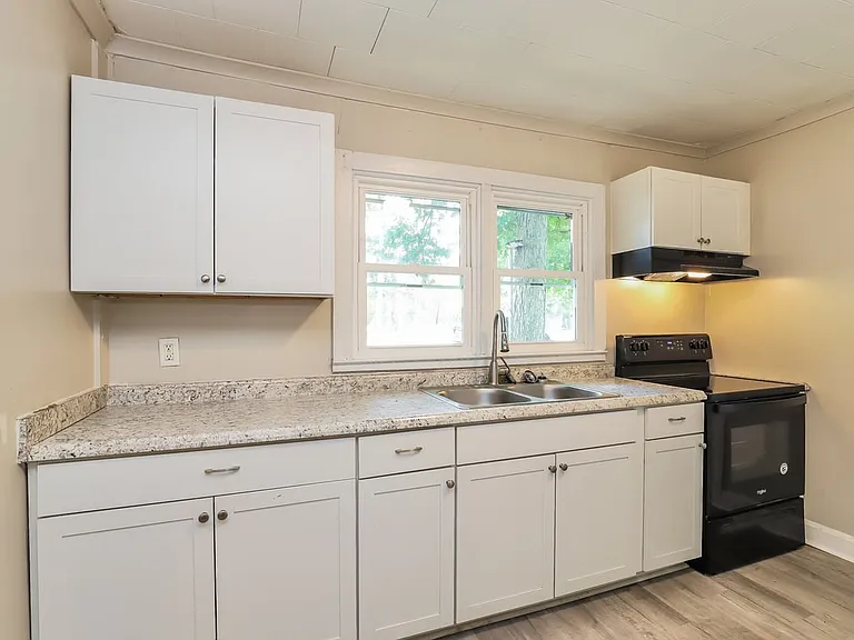 505 Henry Pl — Photo 4