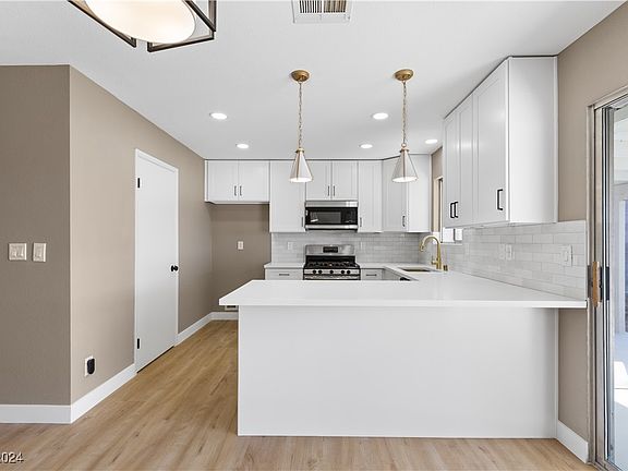 4th image of 241 Lido Dr
